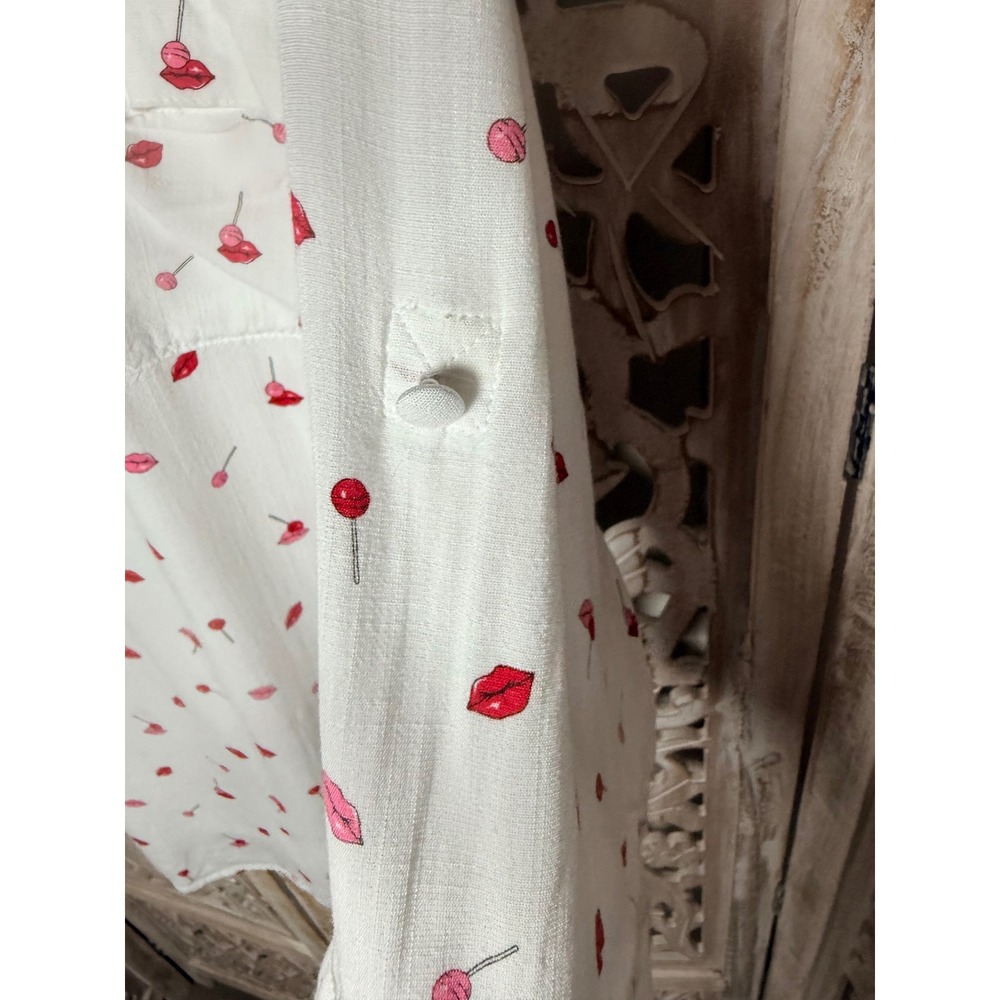 Torrid Harper Blouse Plus Size 4 White Red Lips Lollipops Roll Tab Sleeve Top - Picture 2 of 9
